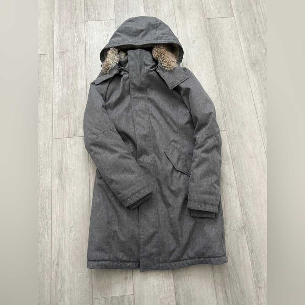 Aritzia Babaton Oskar Parka Jacket